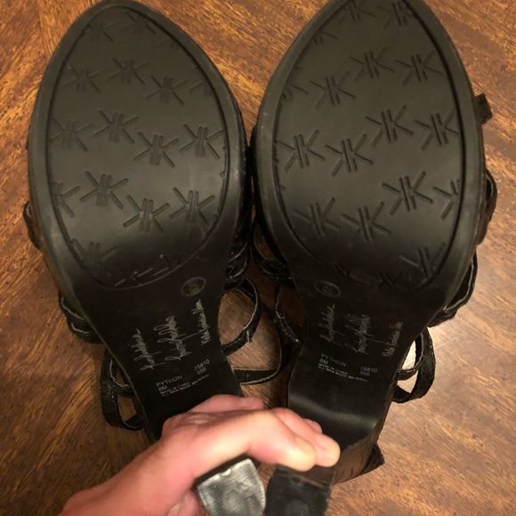 Absolutely Adorable heels. - Picture 4 of 5